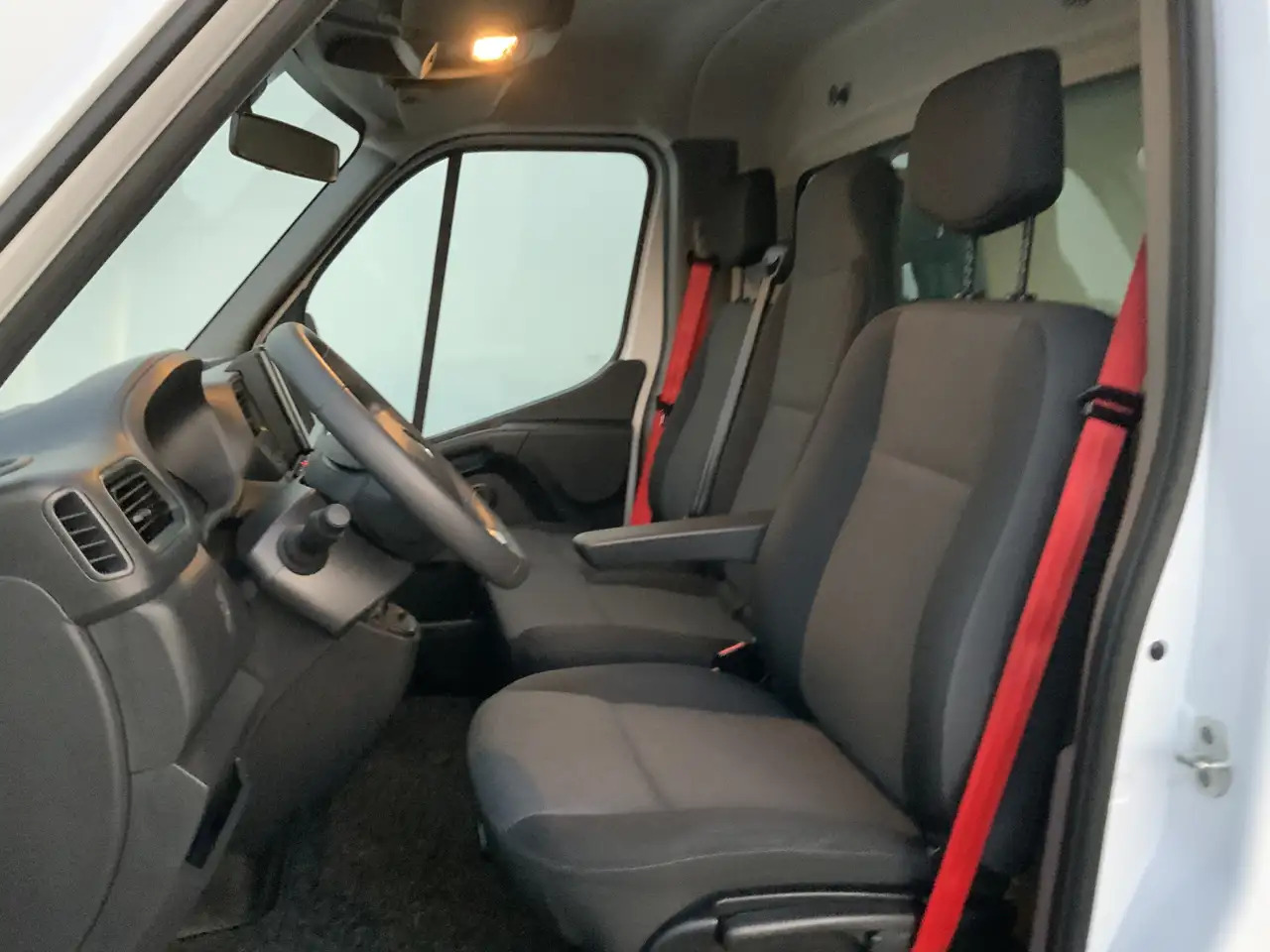 Renault Master T35 2.3 dCi 145 L3 Meubelbak&Klep Zijdeur Airco Cr - Furgoneta caja cerrada: foto 5 Renault Master T35 2.3 dCi 145 L3 Meubelbak&Klep Zijdeur Airco Cr - Furgoneta caja cerrada: foto 5
