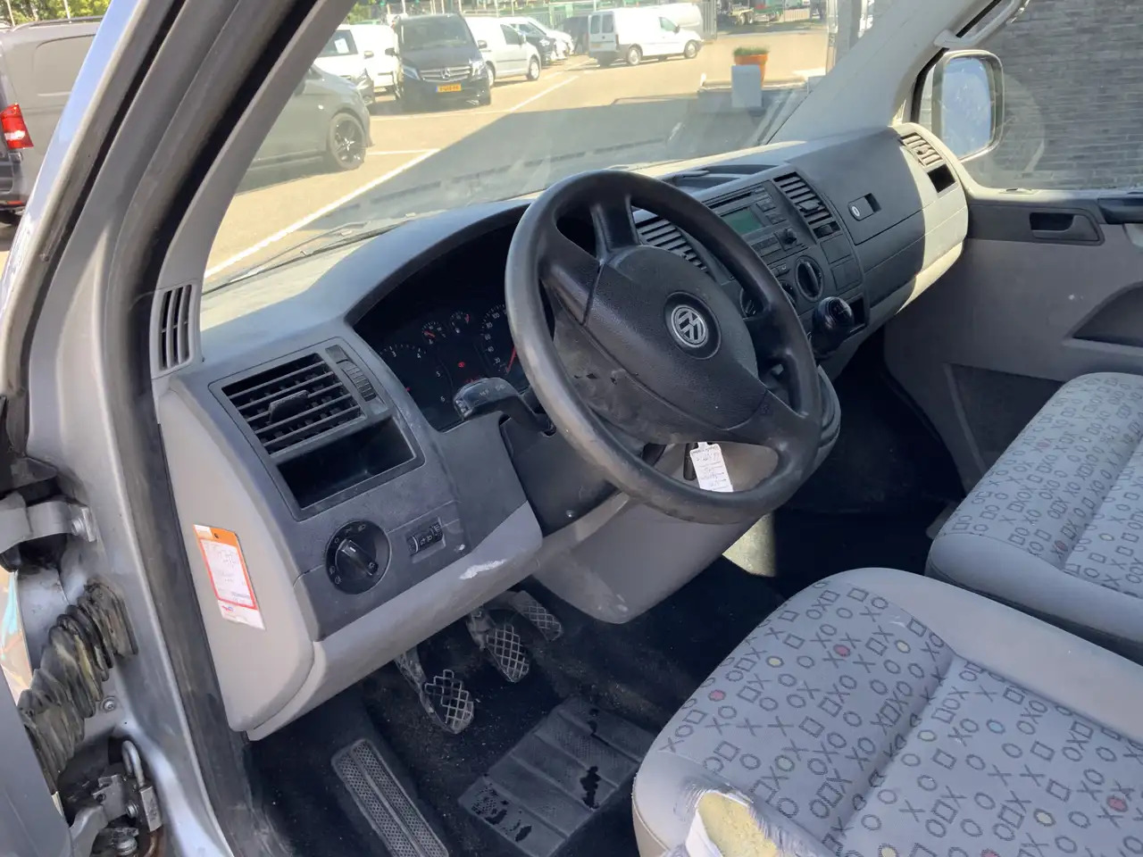 Volkswagen T5 Transporter 1.9 TDI 340 MHD (Versnellingsbak Defekt !!)Airco 3 - Furgón: foto 3 Volkswagen T5 Transporter 1.9 TDI 340 MHD (Versnellingsbak Defekt !!)Airco 3 - Furgón: foto 3
