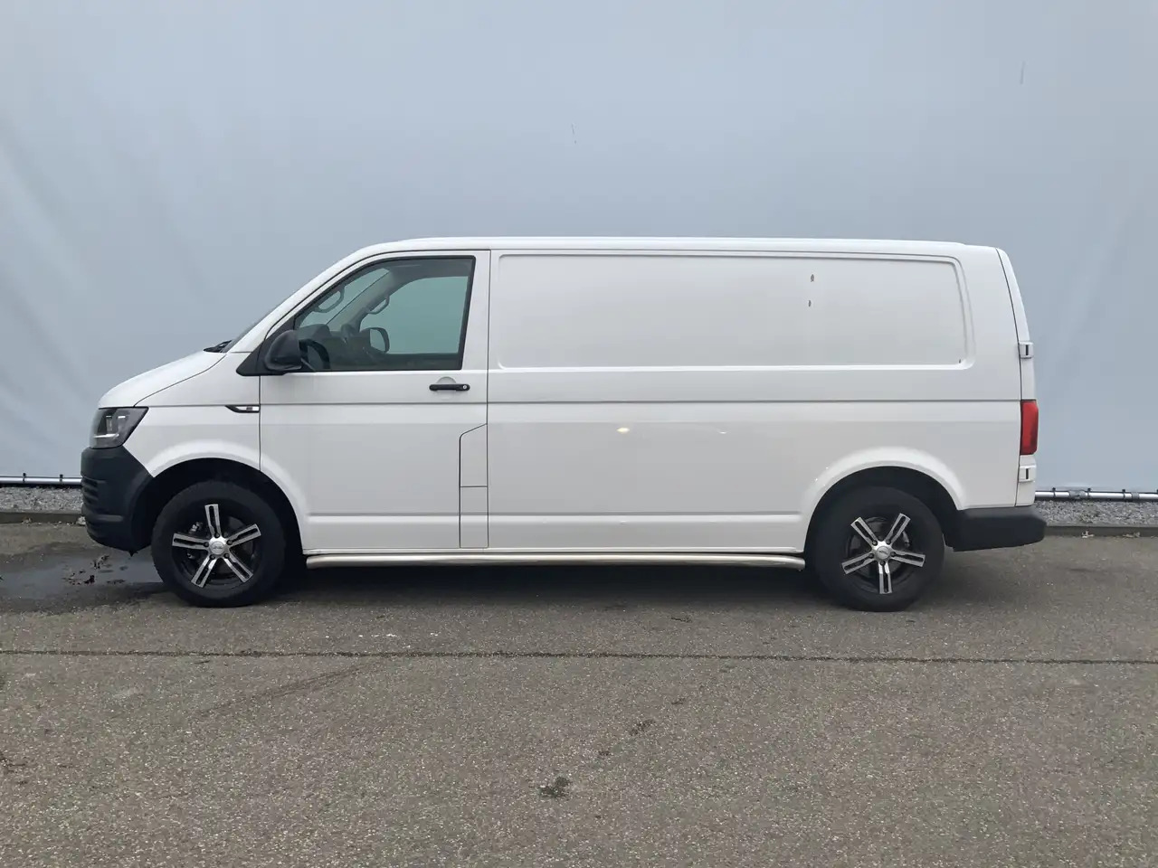 Volkswagen T6 Transporter 2.0 TDI L2H1 Airco Navi 3 Zits Alu Velg Euro 6 - Furgón: foto 3 Volkswagen T6 Transporter 2.0 TDI L2H1 Airco Navi 3 Zits Alu Velg Euro 6 - Furgón: foto 3