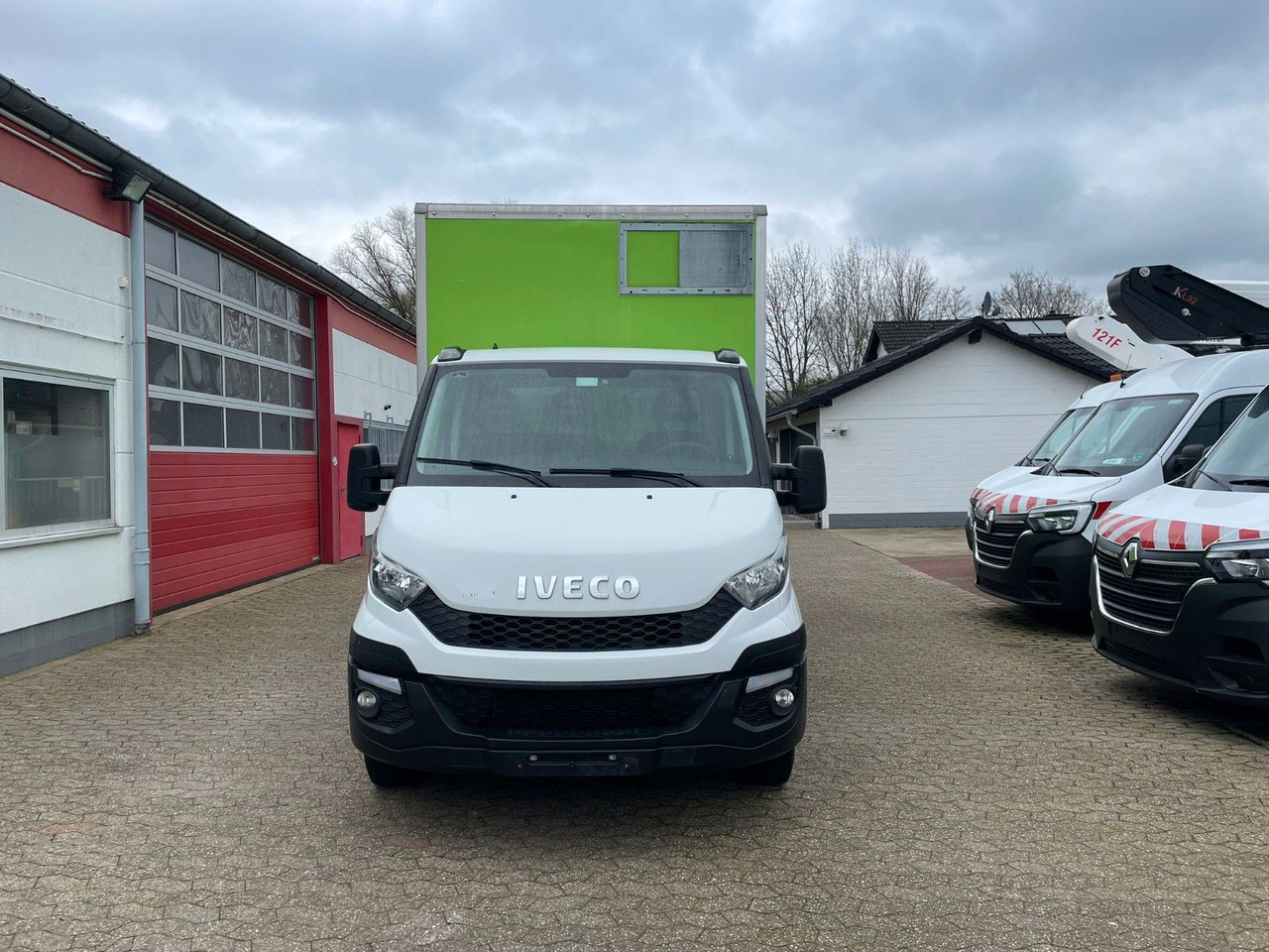 Iveco Daily 35C15 Koffer 4.2m Ladebordwand - Furgoneta caja cerrada: foto 3 Iveco Daily 35C15 Koffer 4.2m Ladebordwand - Furgoneta caja cerrada: foto 3