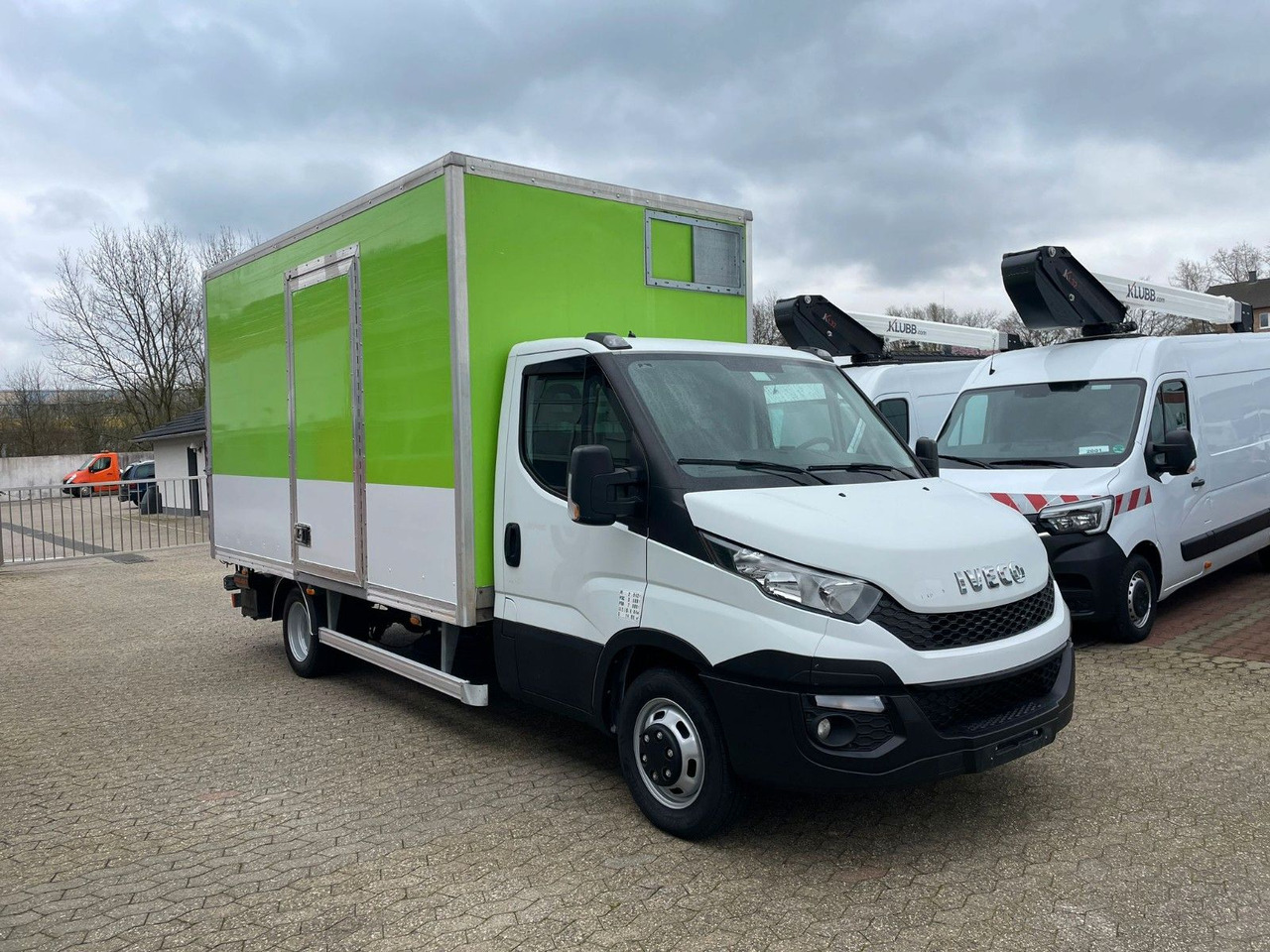 Iveco Daily 35C15 Koffer 4.2m Ladebordwand - Furgoneta caja cerrada: foto 2 Iveco Daily 35C15 Koffer 4.2m Ladebordwand - Furgoneta caja cerrada: foto 2