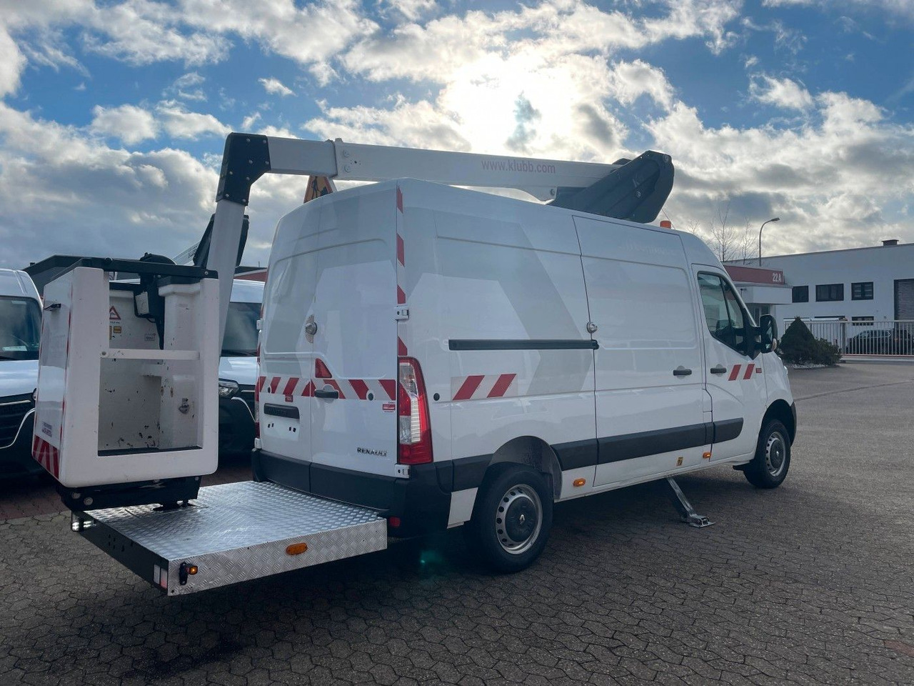 Renault Master Hubarbeitsbühne 2 Personen Korb bis 200kg - Camión con plataforma elevadora: foto 4 Renault Master Hubarbeitsbühne 2 Personen Korb bis 200kg - Camión con plataforma elevadora: foto 4