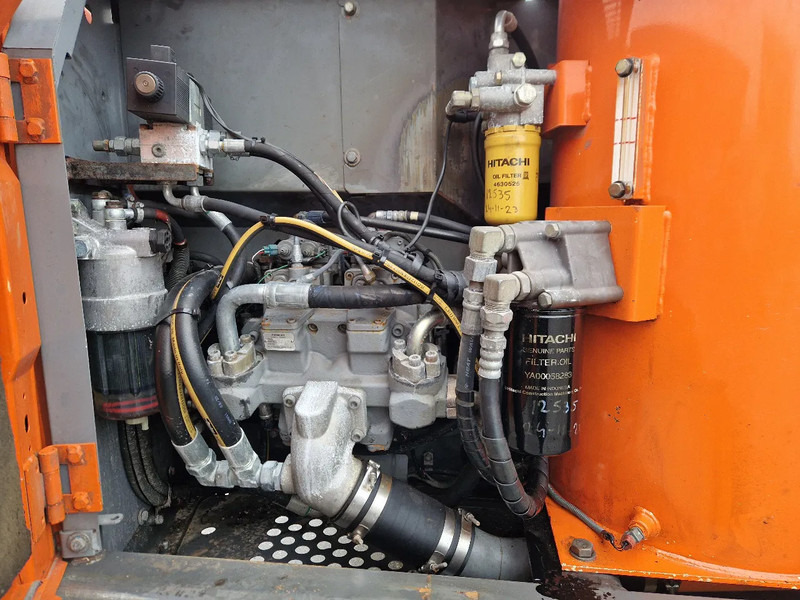 Hitachi ZX160LC-3 met zeer net rijwerk - Excavadora de cadenas: foto 5 Hitachi ZX160LC-3 met zeer net rijwerk - Excavadora de cadenas: foto 5