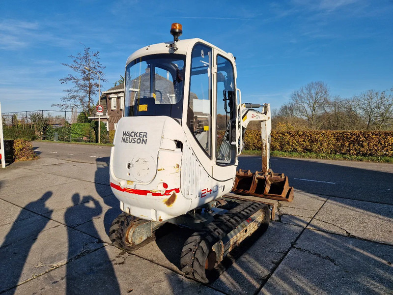 Miniexcavadora WACKER NEUSON 2404RD kan op een helling draaien: foto 20
