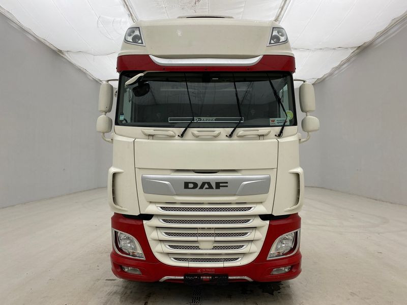 DAF XF105.530 Super Space Cab* - Cabeza tractora: foto 2 DAF XF105.530 Super Space Cab* - Cabeza tractora: foto 2