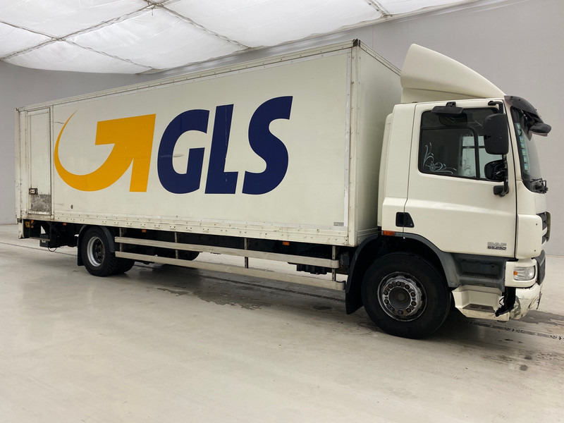 DAF CF65.250 - Camión caja cerrada: foto 2 DAF CF65.250 - Camión caja cerrada: foto 2