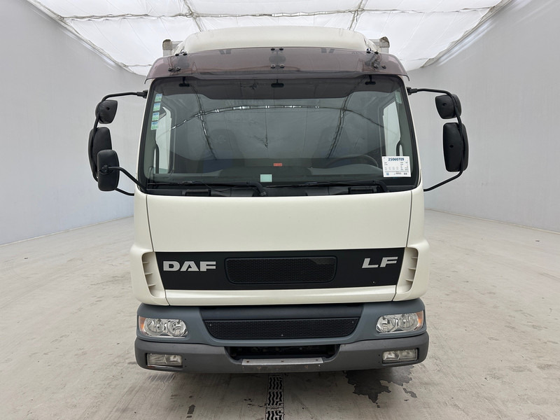 DAF LF45.150 - Camión caja cerrada: foto 2 DAF LF45.150 - Camión caja cerrada: foto 2