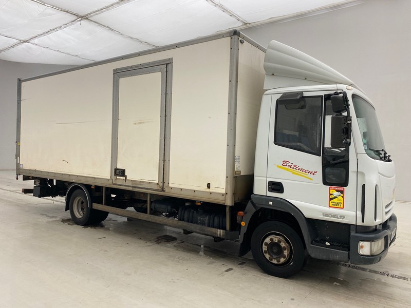Iveco 120E17* - Camión caja cerrada: foto 3 Iveco 120E17* - Camión caja cerrada: foto 3