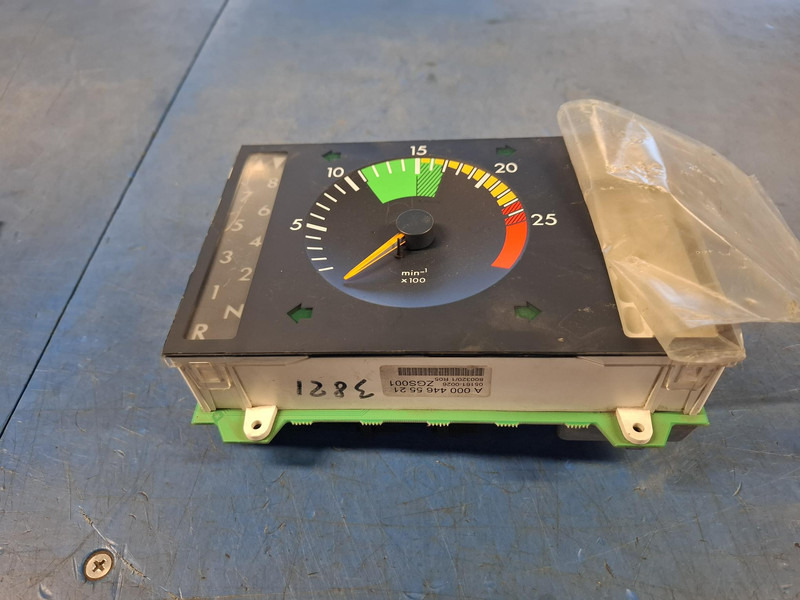 Mercedes-Benz A0004465521 Toerenteller A0004465521 - Salpicadero para Camión: foto 1 Mercedes-Benz A0004465521 Toerenteller A0004465521 - Salpicadero para Camión: foto 1