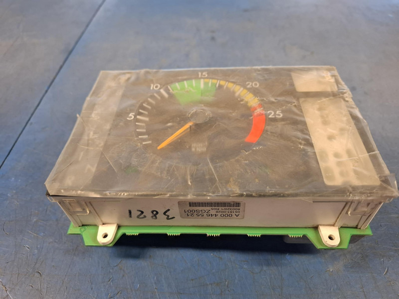 Mercedes-Benz A0004465521 Toerenteller A0004465521 - Salpicadero para Camión: foto 2 Mercedes-Benz A0004465521 Toerenteller A0004465521 - Salpicadero para Camión: foto 2