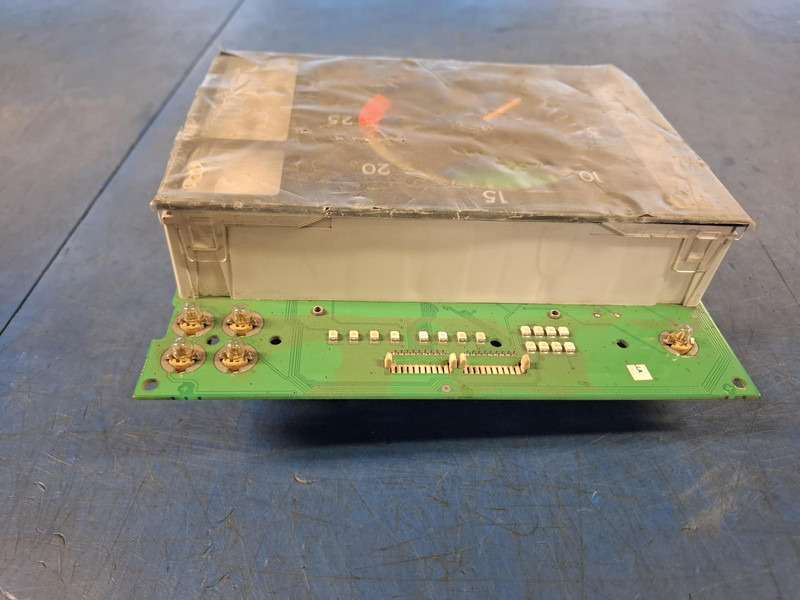 Mercedes-Benz A0004465521 Toerenteller A0004465521 - Salpicadero para Camión: foto 3 Mercedes-Benz A0004465521 Toerenteller A0004465521 - Salpicadero para Camión: foto 3