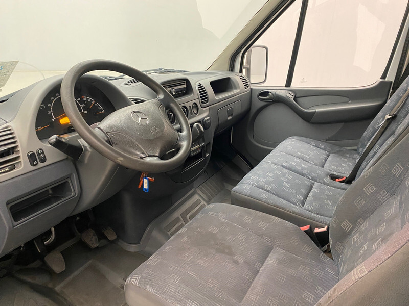 Foto del interior 1: Furgón Mercedes-Benz Sprinter 311 CDi**