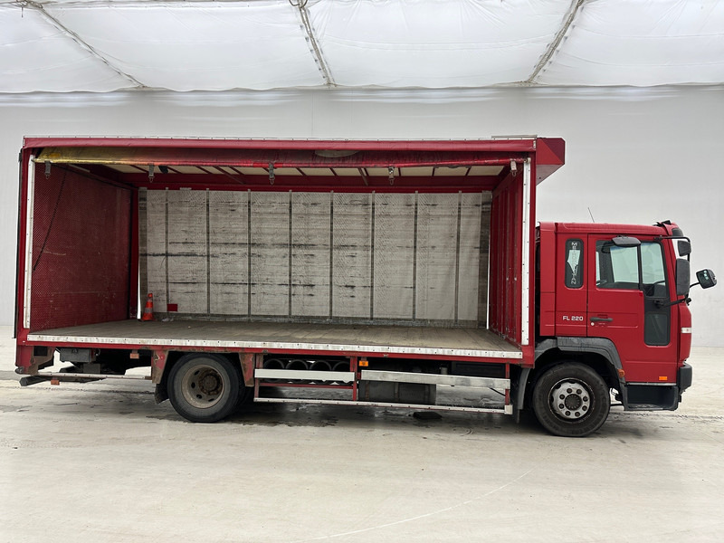 Volvo FL 220 - Camión lona: foto 4 Volvo FL 220 - Camión lona: foto 4