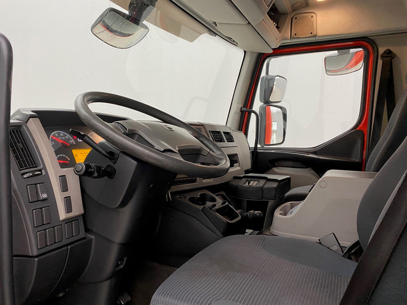 Camión caja cerrada Volvo FL 240: foto 7