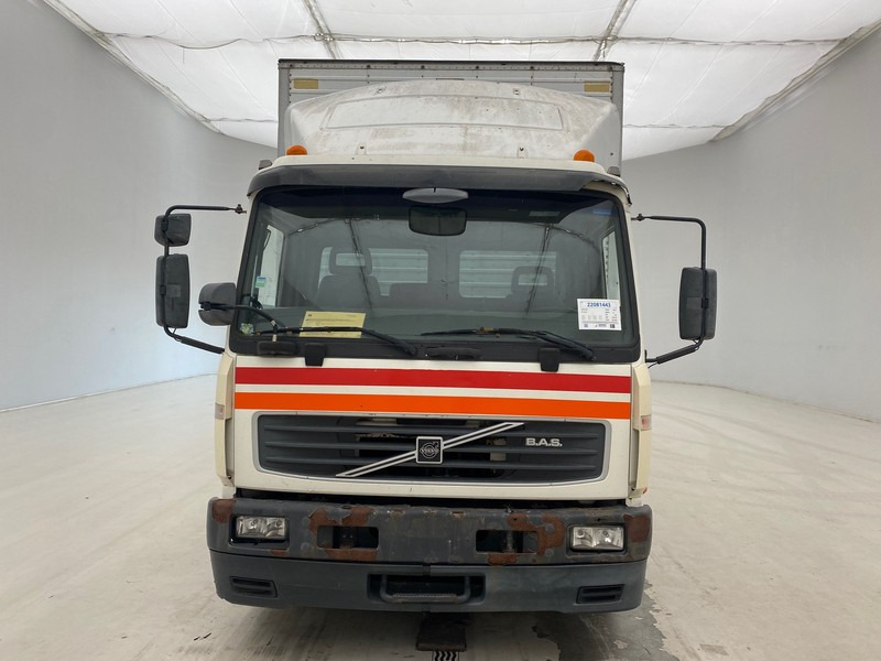 Volvo FL6.12* - Camión caja cerrada: foto 2 Volvo FL6.12* - Camión caja cerrada: foto 2