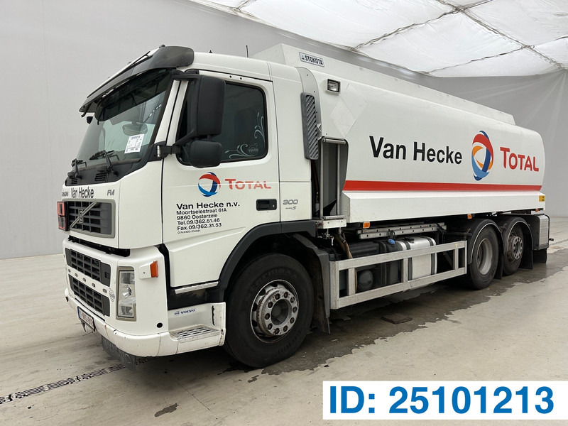 Volvo FM 300 - 6x2 - Camión cisterna: foto 1 Volvo FM 300 - 6x2 - Camión cisterna: foto 1