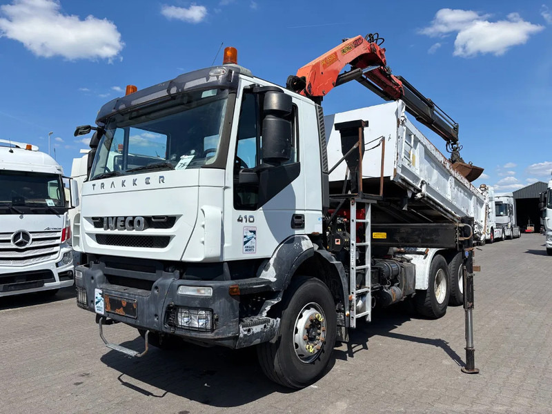Iveco Trakker 410 6X4 Manual Gearbox 2 Way Tipper + Palfinger PK15500 - Camión volquete, Camión grúa: foto 1 Iveco Trakker 410 6X4 Manual Gearbox 2 Way Tipper + Palfinger PK15500 - Camión volquete, Camión grúa: foto 1
