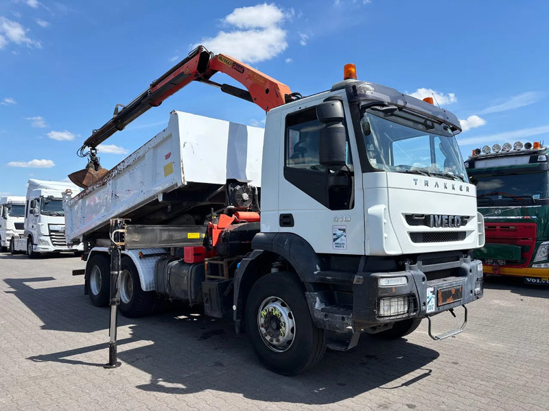 Iveco Trakker 410 6X4 Manual Gearbox 2 Way Tipper + Palfinger PK15500 - Camión volquete, Camión grúa: foto 2 Iveco Trakker 410 6X4 Manual Gearbox 2 Way Tipper + Palfinger PK15500 - Camión volquete, Camión grúa: foto 2