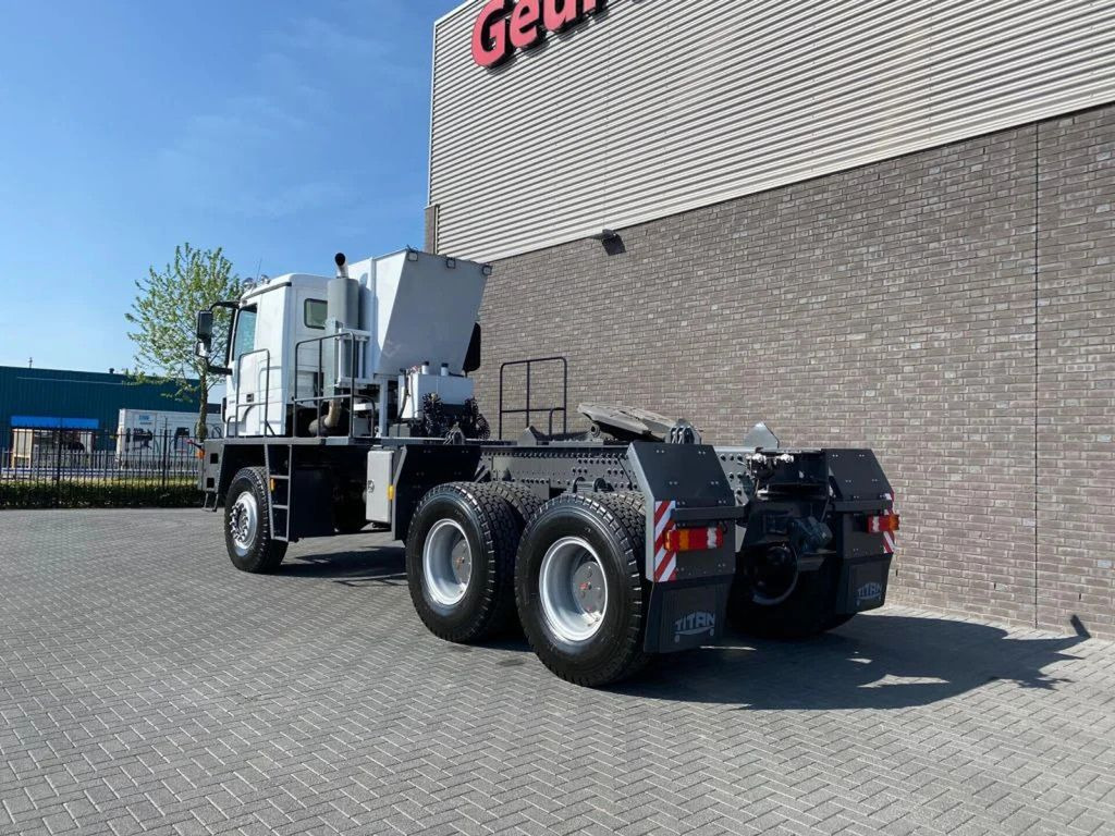 Mercedes-Benz TITAN 5560 Z52-600 F TITAN 5560 Z52-600 F 6X6 HE - Cabeza tractora: foto 3 Mercedes-Benz TITAN 5560 Z52-600 F TITAN 5560 Z52-600 F 6X6 HE - Cabeza tractora: foto 3