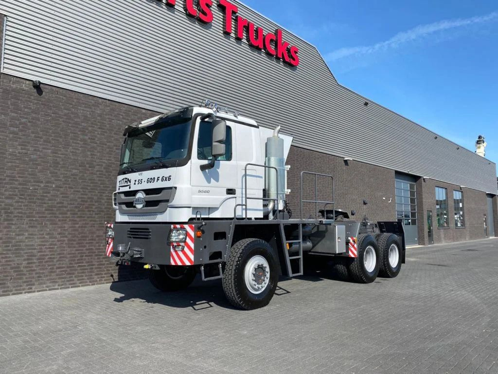 Mercedes-Benz TITAN 5560 Z52-600 F TITAN 5560 Z52-600 F 6X6 HE - Cabeza tractora: foto 2 Mercedes-Benz TITAN 5560 Z52-600 F TITAN 5560 Z52-600 F 6X6 HE - Cabeza tractora: foto 2