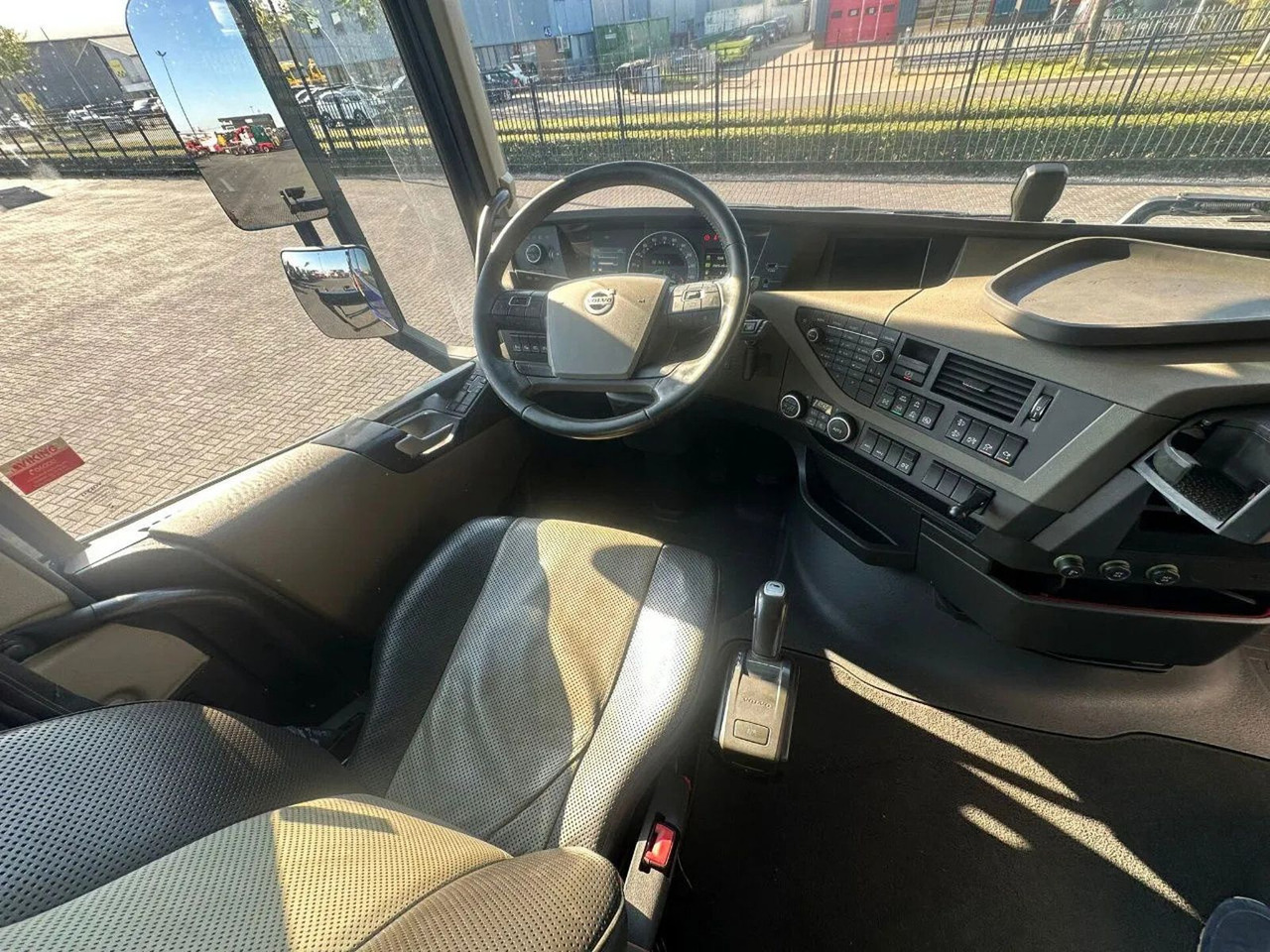 Cabeza tractora Volvo FH 540 8X4 TREKKER / BAKWAGEN MET PALFINGER PK13: foto 18