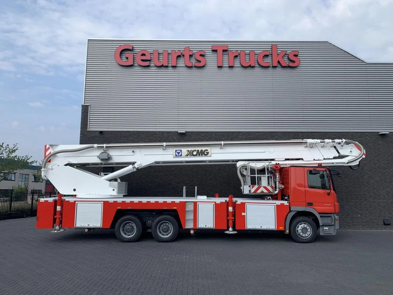 Mercedes-Benz Actros 3332 6X4 XCMG DG53C FIRE FIGTHING PLATFORM 53 METER - Camión: foto 4 Mercedes-Benz Actros 3332 6X4 XCMG DG53C FIRE FIGTHING PLATFORM 53 METER - Camión: foto 4