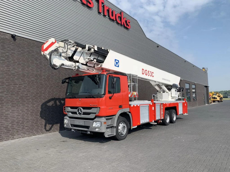 Mercedes-Benz Actros 3332 6X4 XCMG DG53C FIRE FIGTHING PLATFORM 53 METER - Camión: foto 2 Mercedes-Benz Actros 3332 6X4 XCMG DG53C FIRE FIGTHING PLATFORM 53 METER - Camión: foto 2
