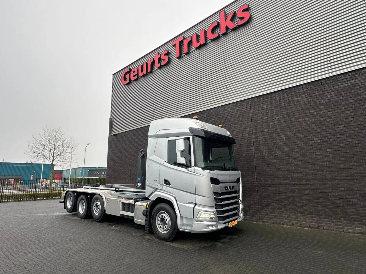 DAF XF 530 8X2 TRIPLE VDL S-30-6700 HAAKARMSYSTEEM/A - Camión multibasculante: foto 5 DAF XF 530 8X2 TRIPLE VDL S-30-6700 HAAKARMSYSTEEM/A - Camión multibasculante: foto 5