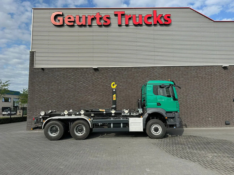 MAN TGS 33.480 6X6 HYVA LIFT 26-55-S HAAKARM / ABROLLKIPPER/ HOOKLIFT (NIEUWE/ NEU/ NEW) - Camión multibasculante: foto 4 MAN TGS 33.480 6X6 HYVA LIFT 26-55-S HAAKARM / ABROLLKIPPER/ HOOKLIFT (NIEUWE/ NEU/ NEW) - Camión multibasculante: foto 4