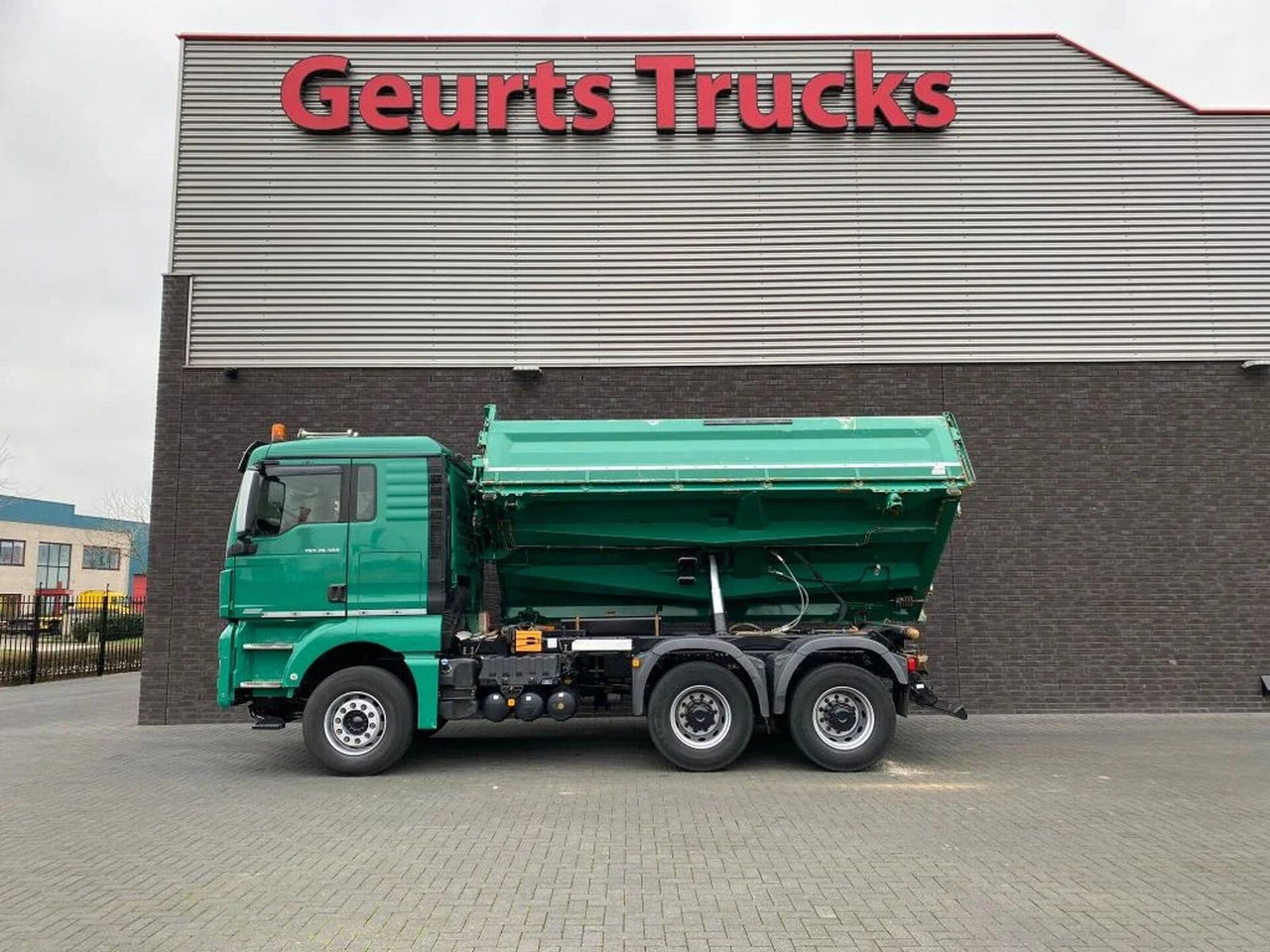 MAN TGX 26.560 6X4 BB + 3 ZIJDIGE KIPPER/TIPPER BORD - Camión volquete: foto 4 MAN TGX 26.560 6X4 BB + 3 ZIJDIGE KIPPER/TIPPER BORD - Camión volquete: foto 4