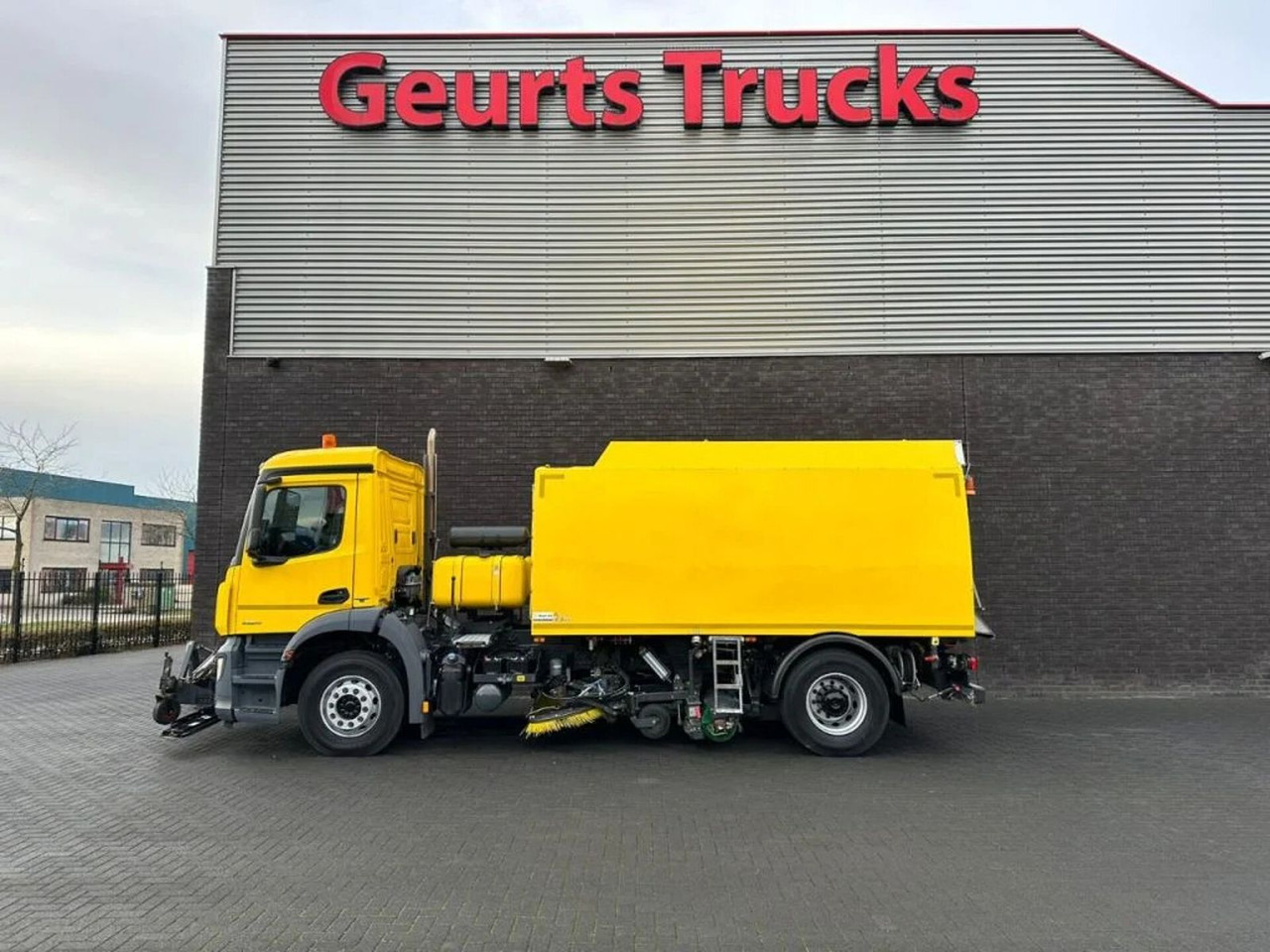 Mercedes-Benz Arocs 1824 4X2 BEAM A9000 SWEEPING TRUCK/ KEHRMA - Barredora vial: foto 1 Mercedes-Benz Arocs 1824 4X2 BEAM A9000 SWEEPING TRUCK/ KEHRMA - Barredora vial: foto 1