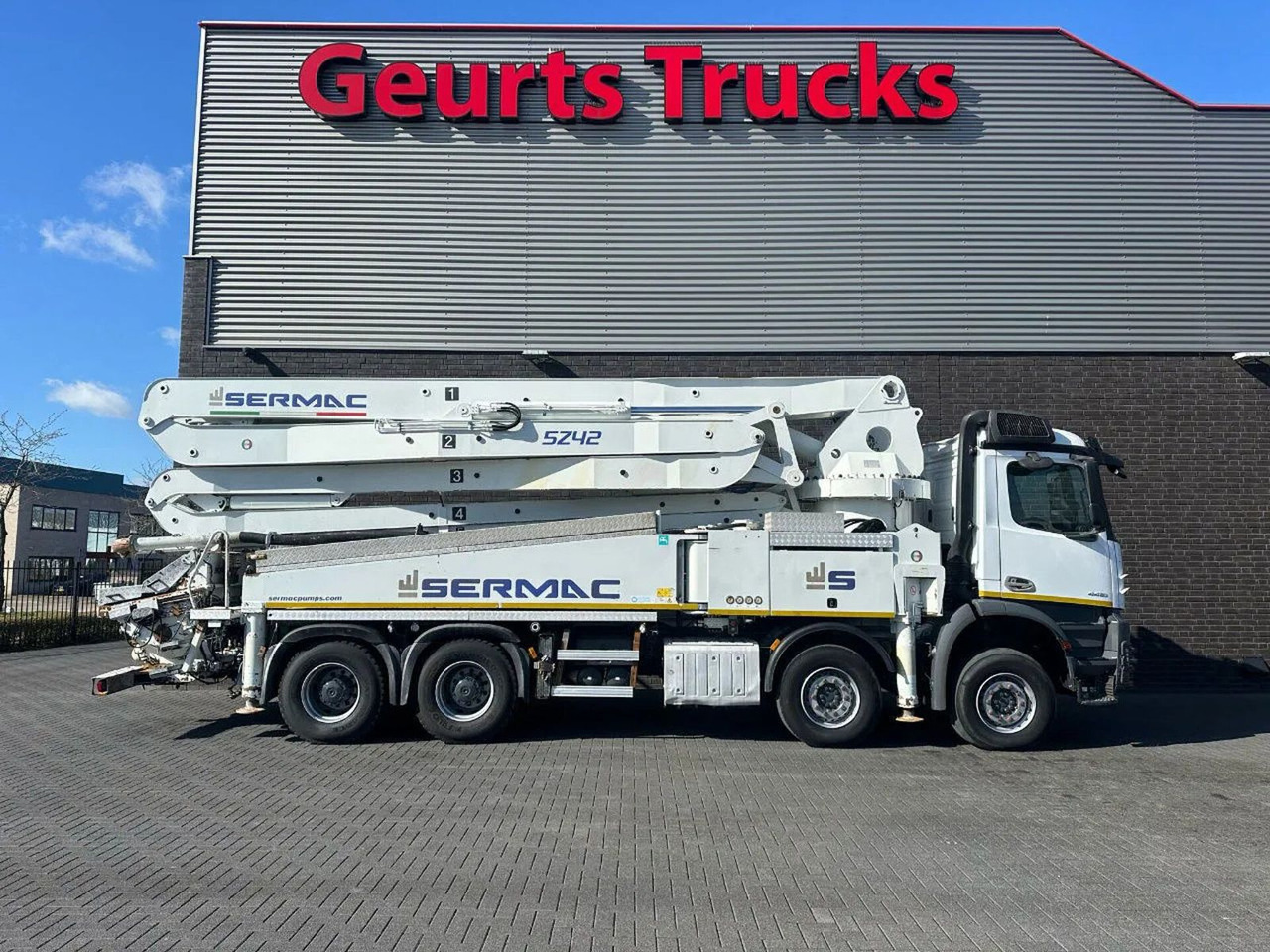 Mercedes-Benz Arocs 4451 8X4 + SERMAC 5Z42 BETONPOMP/BETONPUMP - Bomba de hormigón: foto 4 Mercedes-Benz Arocs 4451 8X4 + SERMAC 5Z42 BETONPOMP/BETONPUMP - Bomba de hormigón: foto 4