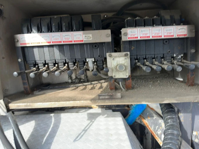 Camión hormigonera Volvo FM 410 8X4 + STETTER 9 M3 MIXER/MISCHER + THEAM 15 M TRANSPORTBAND/BELT: foto 16 Camión hormigonera Volvo FM 410 8X4 + STETTER 9 M3 MIXER/MISCHER + THEAM 15 M TRANSPORTBAND/BELT: foto 16