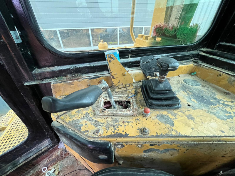 Bulldozer Caterpillar D8R - Single shank ripper: foto 17