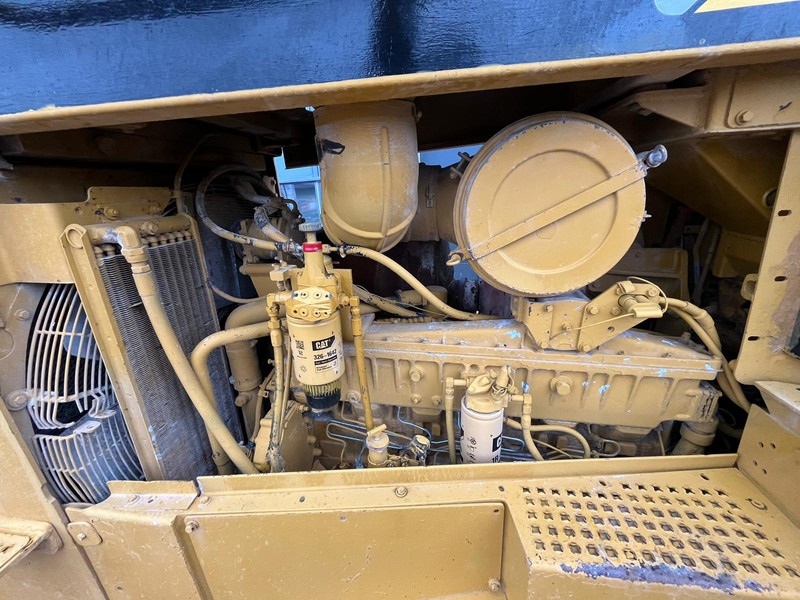 Bulldozer Caterpillar D8R - Single shank ripper: foto 10