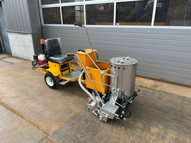 Giga power 860 Road Marking Machine - Construcción de carreteras: foto 4 Giga power 860 Road Marking Machine - Construcción de carreteras: foto 4