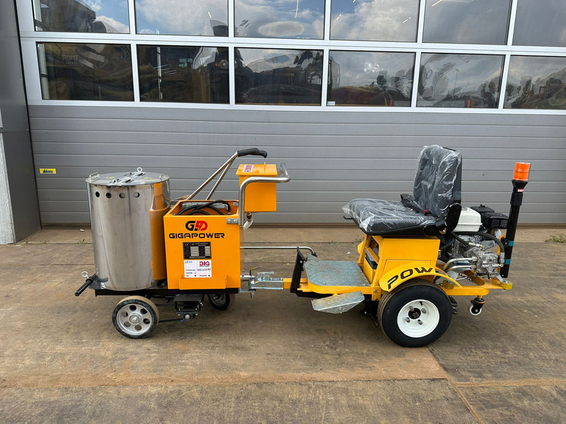 Giga power 860 Road Marking Machine - Construcción de carreteras: foto 1 Giga power 860 Road Marking Machine - Construcción de carreteras: foto 1