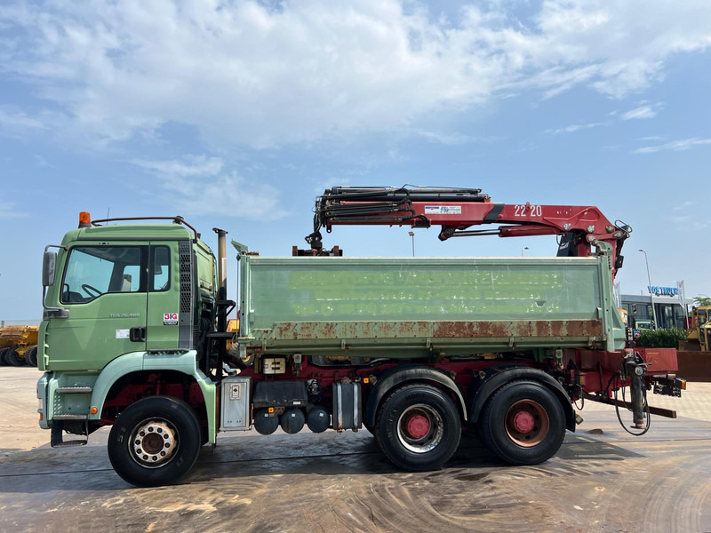 MAN TGA 26.480 tipper + HMF crane - Camión volquete, Camión grúa: foto 2 MAN TGA 26.480 tipper + HMF crane - Camión volquete, Camión grúa: foto 2