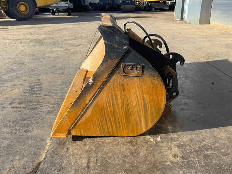 ZFE Side-Tilting bucket for CAT 908 SW - Cazo: foto 2 ZFE Side-Tilting bucket for CAT 908 SW - Cazo: foto 2