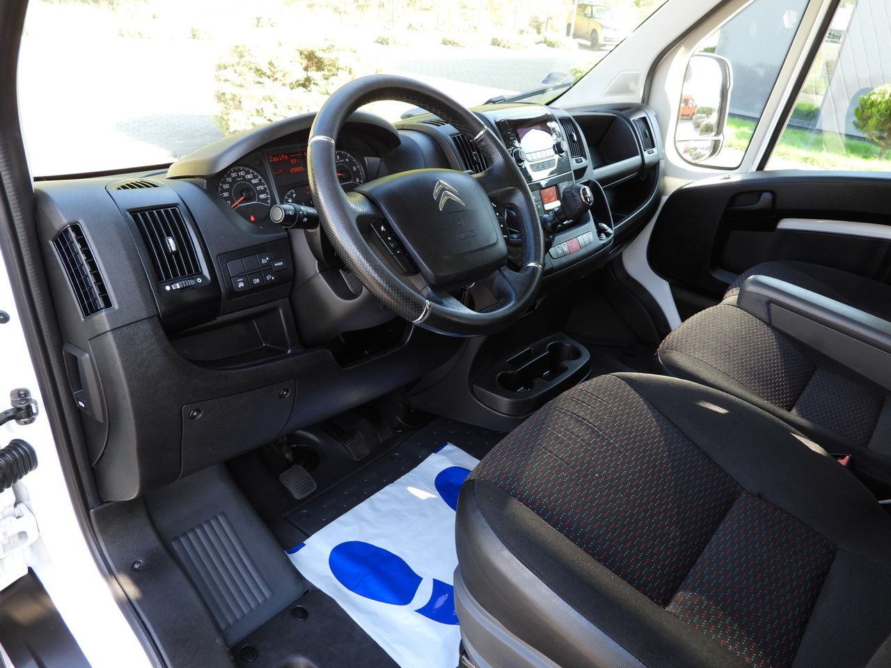 CITROEN JUMPER STAKE BODY DOUBLE CABIN DOKA 7 SEATS PNEUMATICS AIR CONDITIONING 140HP - Furgoneta combi: foto 2 CITROEN JUMPER STAKE BODY DOUBLE CABIN DOKA 7 SEATS PNEUMATICS AIR CONDITIONING 140HP - Furgoneta combi: foto 2