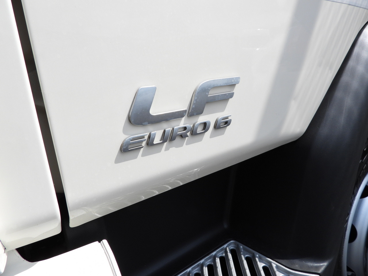 Camión volquete DAF LF 180 THREE-WAY TIPPER CRUISE CONTROL LED LIGHTS AUTOMATIC TRANSMISSION  TWIN WHEELS AIR CONDITIONING  180HP: foto 22