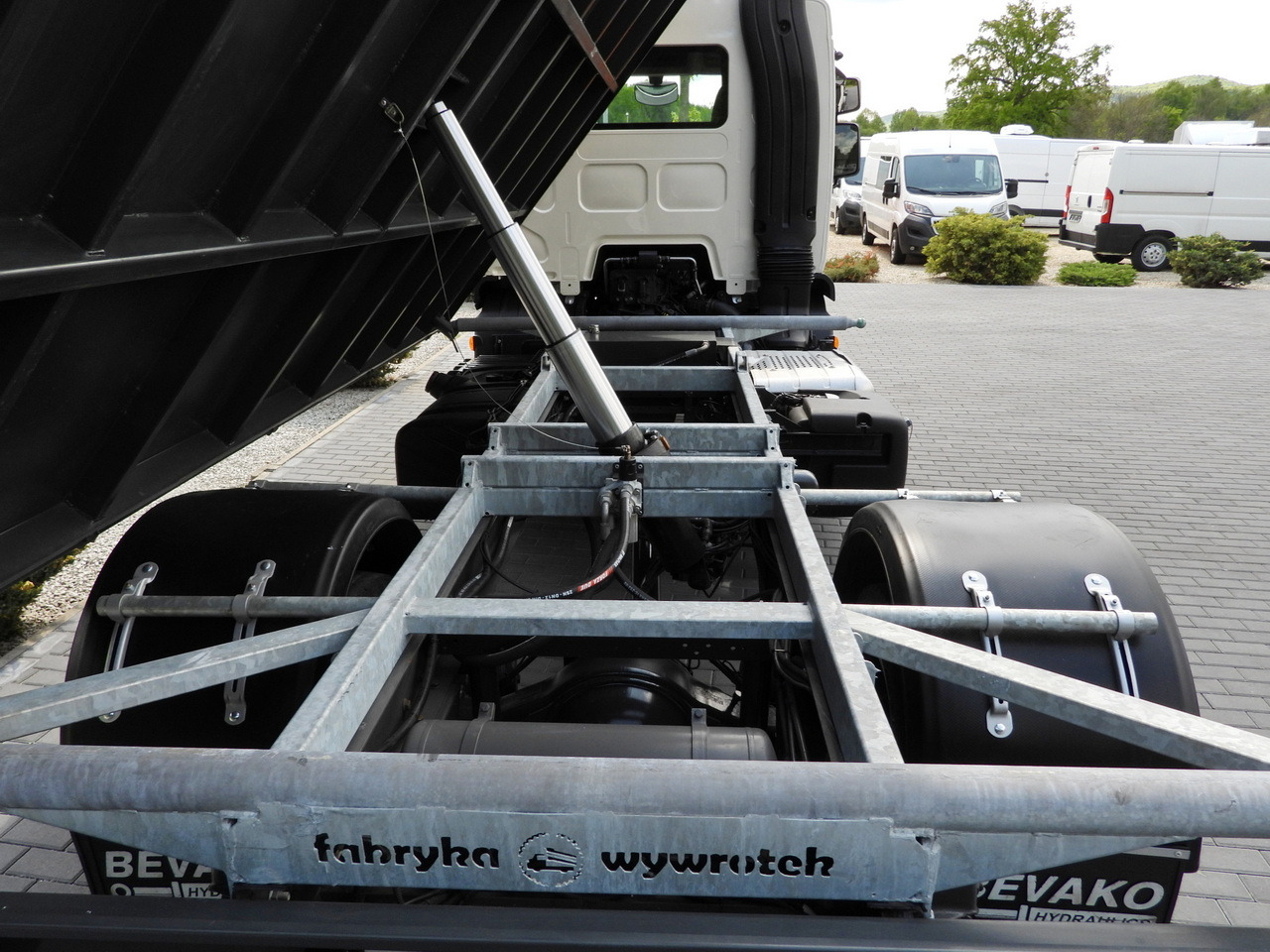 Camión volquete DAF LF 180 THREE-WAY TIPPER CRUISE CONTROL LED LIGHTS AUTOMATIC TRANSMISSION  TWIN WHEELS AIR CONDITIONING  180HP: foto 24