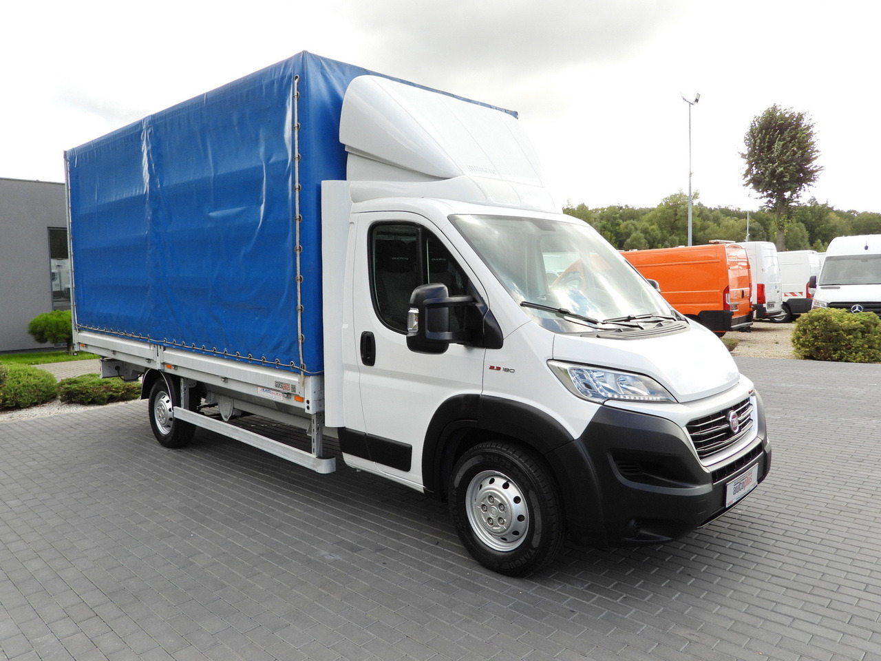 FIAT DUCATO TARPAULIN 10 PALLETS CRUISE CONTROL LED LIGHTS AIR CONDITIONING 180HP - Furgoneta con lona: foto 4 FIAT DUCATO TARPAULIN 10 PALLETS CRUISE CONTROL LED LIGHTS AIR CONDITIONING 180HP - Furgoneta con lona: foto 4