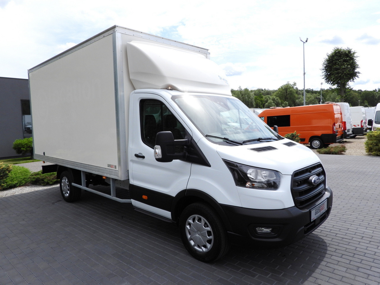 FORD TRANSIT BOX 8 PALLETS CRUISE CONTROL AIR CONDITIONING  130HP - Furgoneta frigorifica: foto 4 FORD TRANSIT BOX 8 PALLETS CRUISE CONTROL AIR CONDITIONING  130HP - Furgoneta frigorifica: foto 4
