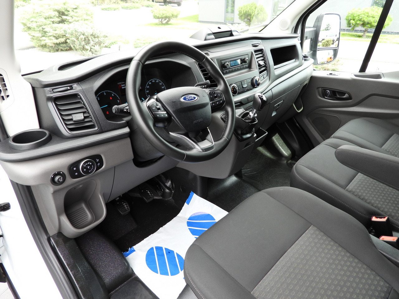 FORD TRANSIT BOX 8 PALLETS CRUISE CONTROL AIR CONDITIONING  130HP - Furgoneta frigorifica: foto 2 FORD TRANSIT BOX 8 PALLETS CRUISE CONTROL AIR CONDITIONING  130HP - Furgoneta frigorifica: foto 2