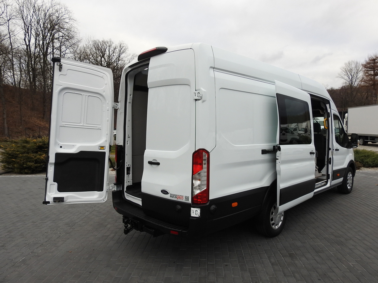 FORD TRANSIT BOX DELIVERY VAN 6 SEATS CRUISE CONTROL AIR CONDITIONING 185HP - Furgón: foto 3 FORD TRANSIT BOX DELIVERY VAN 6 SEATS CRUISE CONTROL AIR CONDITIONING 185HP - Furgón: foto 3