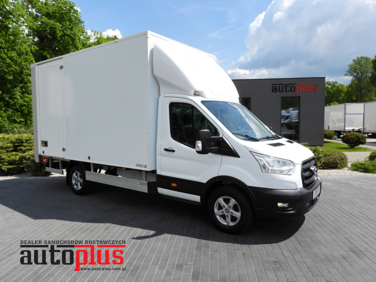 FORD TRANSIT BOX LIFT 8 PALLETS CRUISE CONTROL LED LIGHTS AIR CONDITIONING 130HP - Furgoneta caja cerrada: foto 1 FORD TRANSIT BOX LIFT 8 PALLETS CRUISE CONTROL LED LIGHTS AIR CONDITIONING 130HP - Furgoneta caja cerrada: foto 1