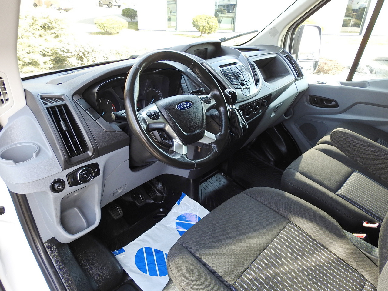 FORD TRANSIT BOX LIFT 8 PALLETS CRUISE CONTROL LED LIGHTS TWIN WHEELS AIR CONDITIONING 170HP - Furgoneta caja cerrada: foto 2 FORD TRANSIT BOX LIFT 8 PALLETS CRUISE CONTROL LED LIGHTS TWIN WHEELS AIR CONDITIONING 170HP - Furgoneta caja cerrada: foto 2