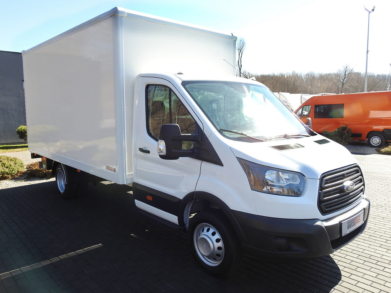 FORD TRANSIT BOX LIFT 8 PALLETS TWIN WHEELS AIR CONDITIONING 130HP - Furgoneta caja cerrada: foto 4 FORD TRANSIT BOX LIFT 8 PALLETS TWIN WHEELS AIR CONDITIONING 130HP - Furgoneta caja cerrada: foto 4