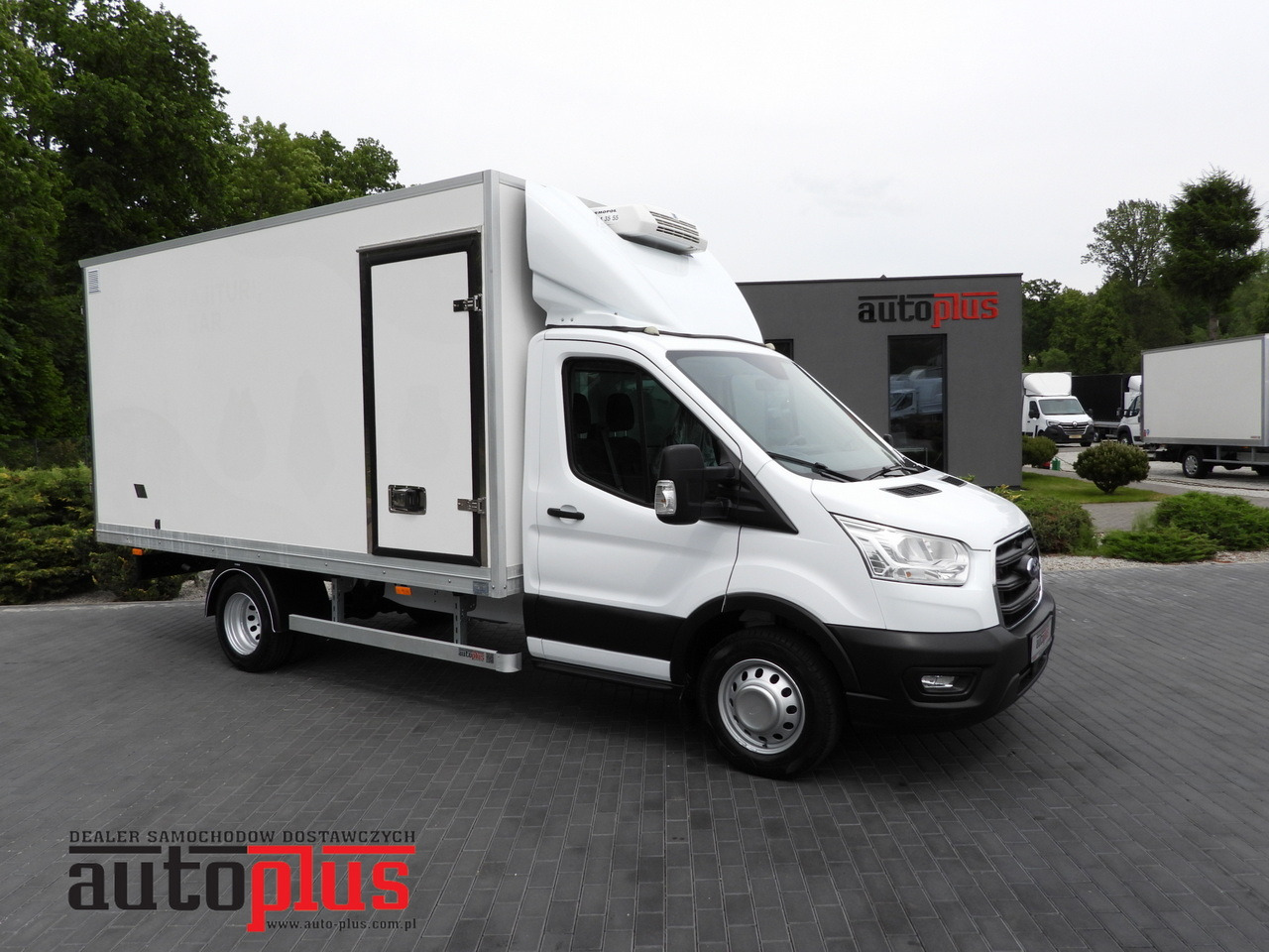 FORD TRANSIT BOX / REFRIGERATOR BOX 5*C / CRUISE CONTROL LED LIGHTS TWIN WHEELS AIR CONDITIONING 130HP - Furgoneta caja cerrada: foto 1 FORD TRANSIT BOX / REFRIGERATOR BOX 5*C / CRUISE CONTROL LED LIGHTS TWIN WHEELS AIR CONDITIONING 130HP - Furgoneta caja cerrada: foto 1